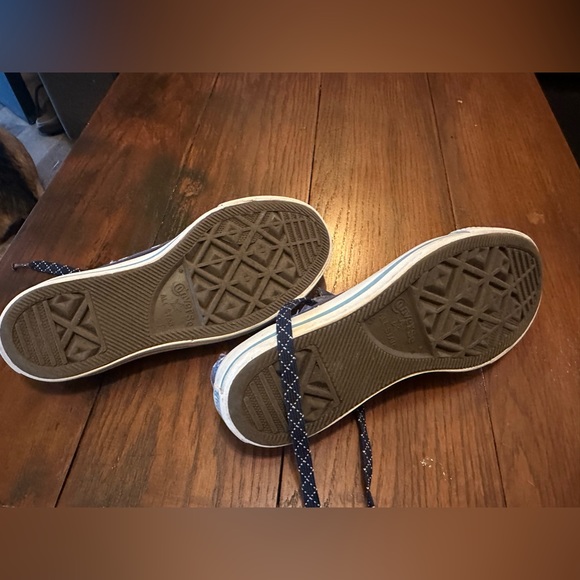 Woman’s All Star Converse Sneakers size 8 - Picture 3 of 5